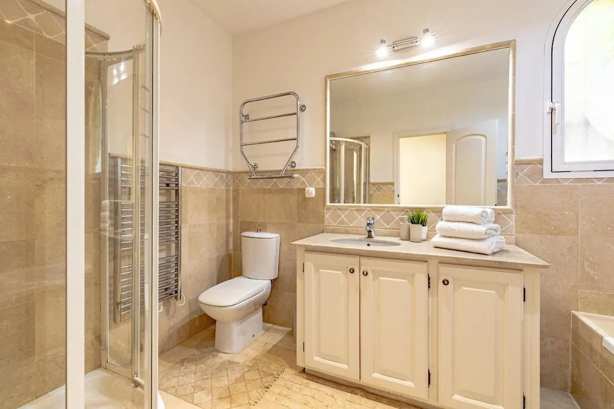 Luxury Villa, Heated Pool, Hot Tub, Next To The Beach Marbellac Villa