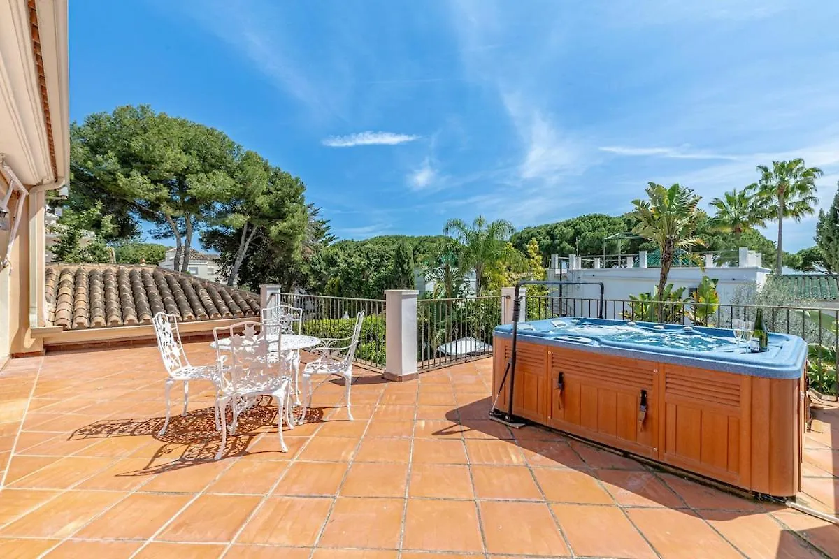 Luxury Villa, Heated Pool, Hot Tub, Next To The Beach Marbellac Villa