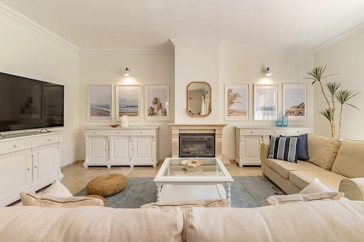 Βίλα Luxury Villa, Heated Pool, Hot Tub, Next To The Beach Μαρμπέλλα