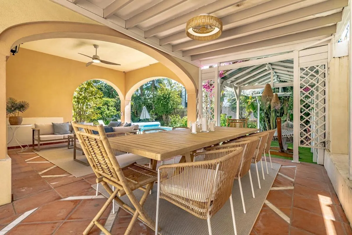 Βίλα Luxury Villa, Heated Pool, Hot Tub, Next To The Beach Μαρμπέλλα