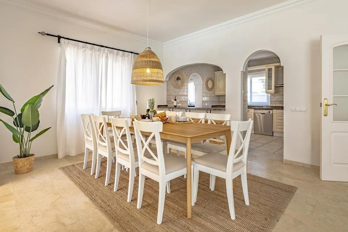 Luxury Villa, Heated Pool, Hot Tub, Next To The Beach Μαρμπέλλα 0*,
