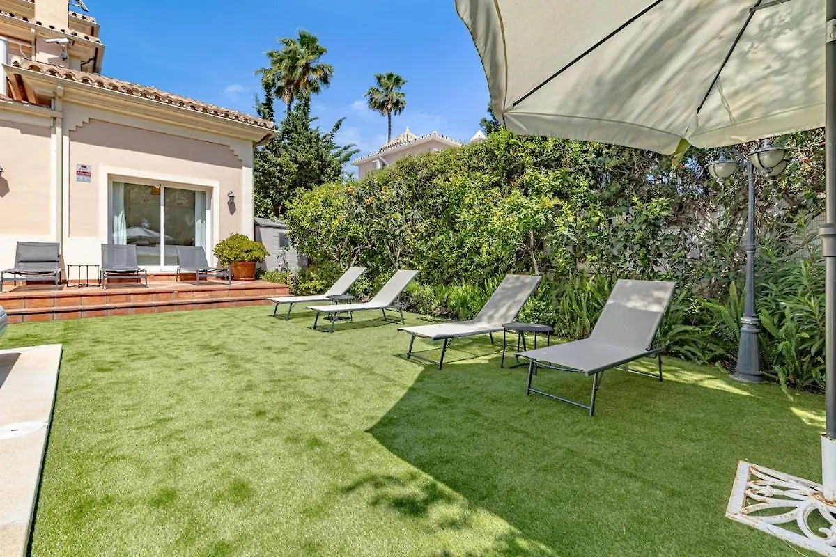 Luxury Villa, Heated Pool, Hot Tub, Next To The Beach Μαρμπέλλα Βίλα