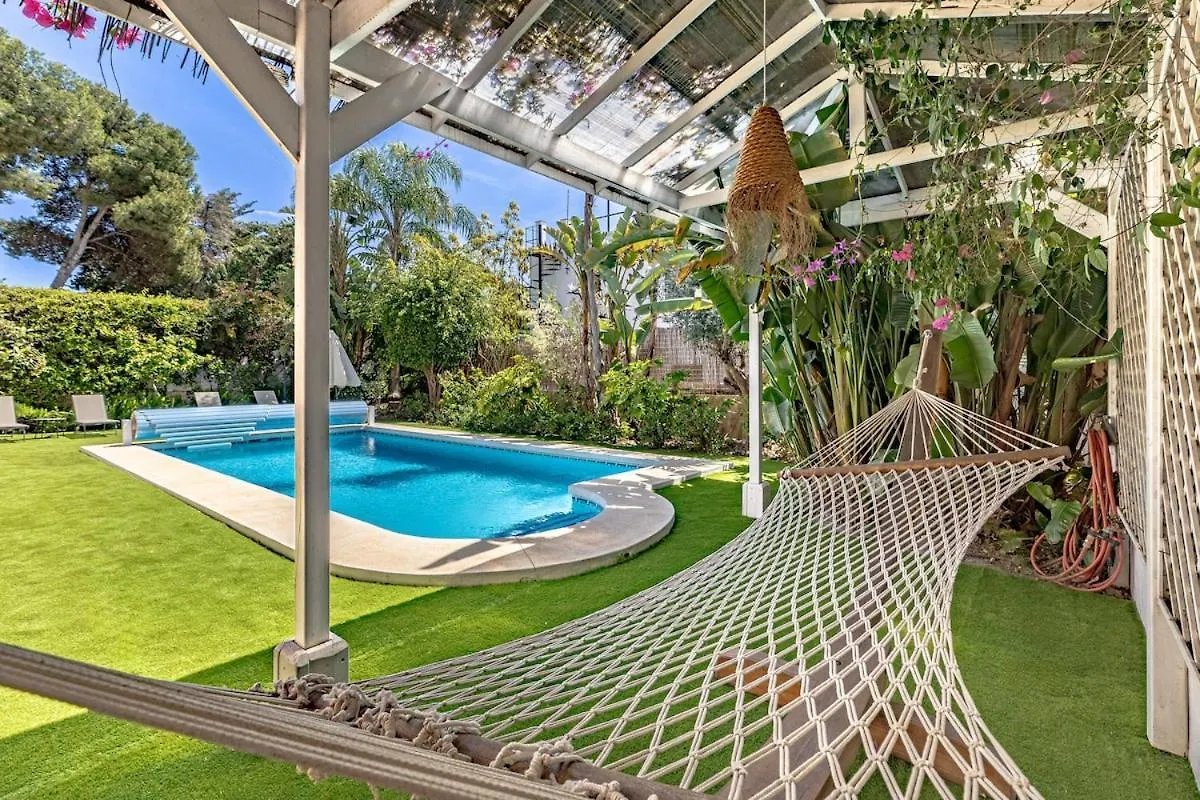 Επικοινωνία με το Luxury Villa, Heated Pool, Hot Tub, Next To The Beach
