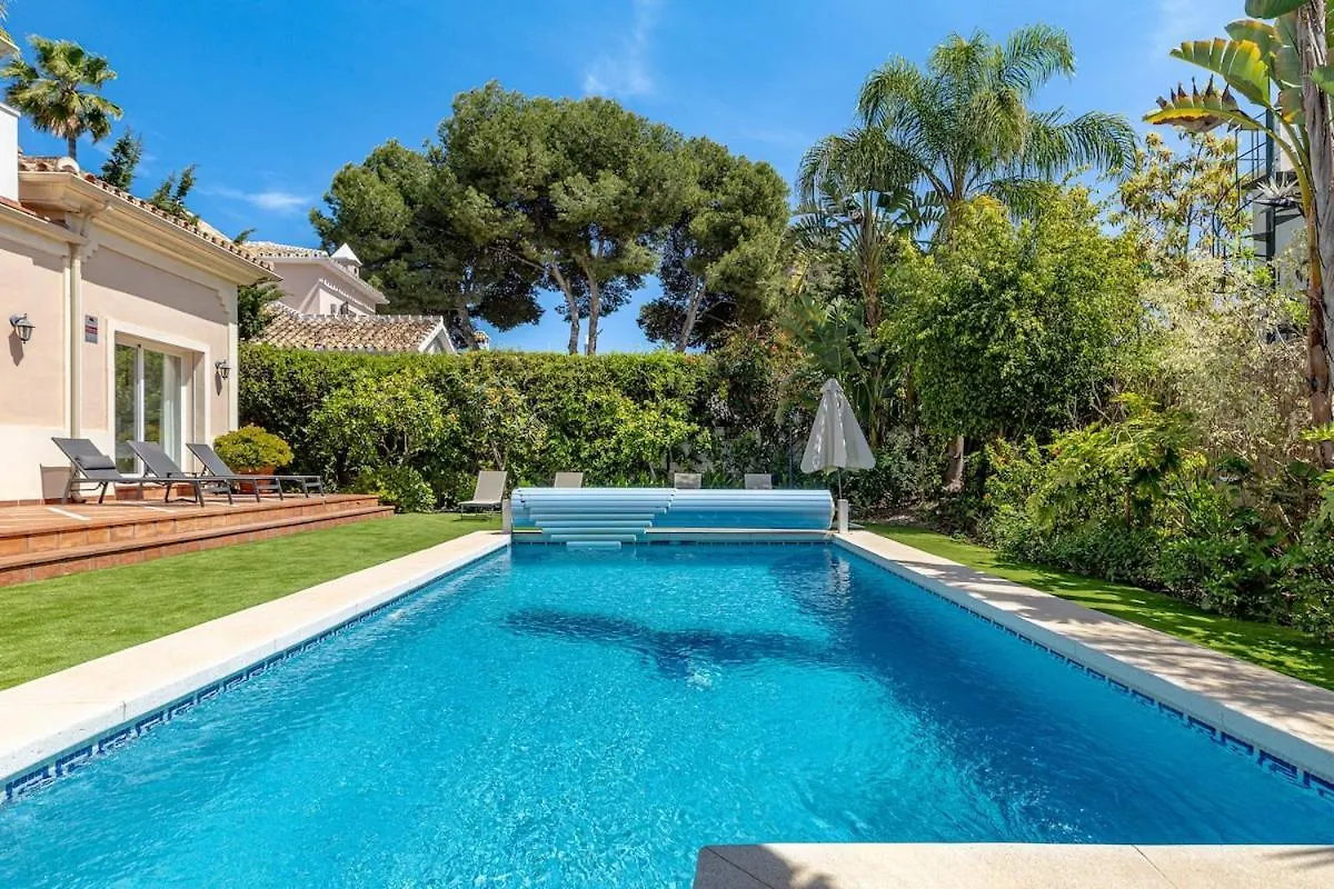 Luxury Villa, Heated Pool, Hot Tub, Next To The Beach Μαρμπέλλα